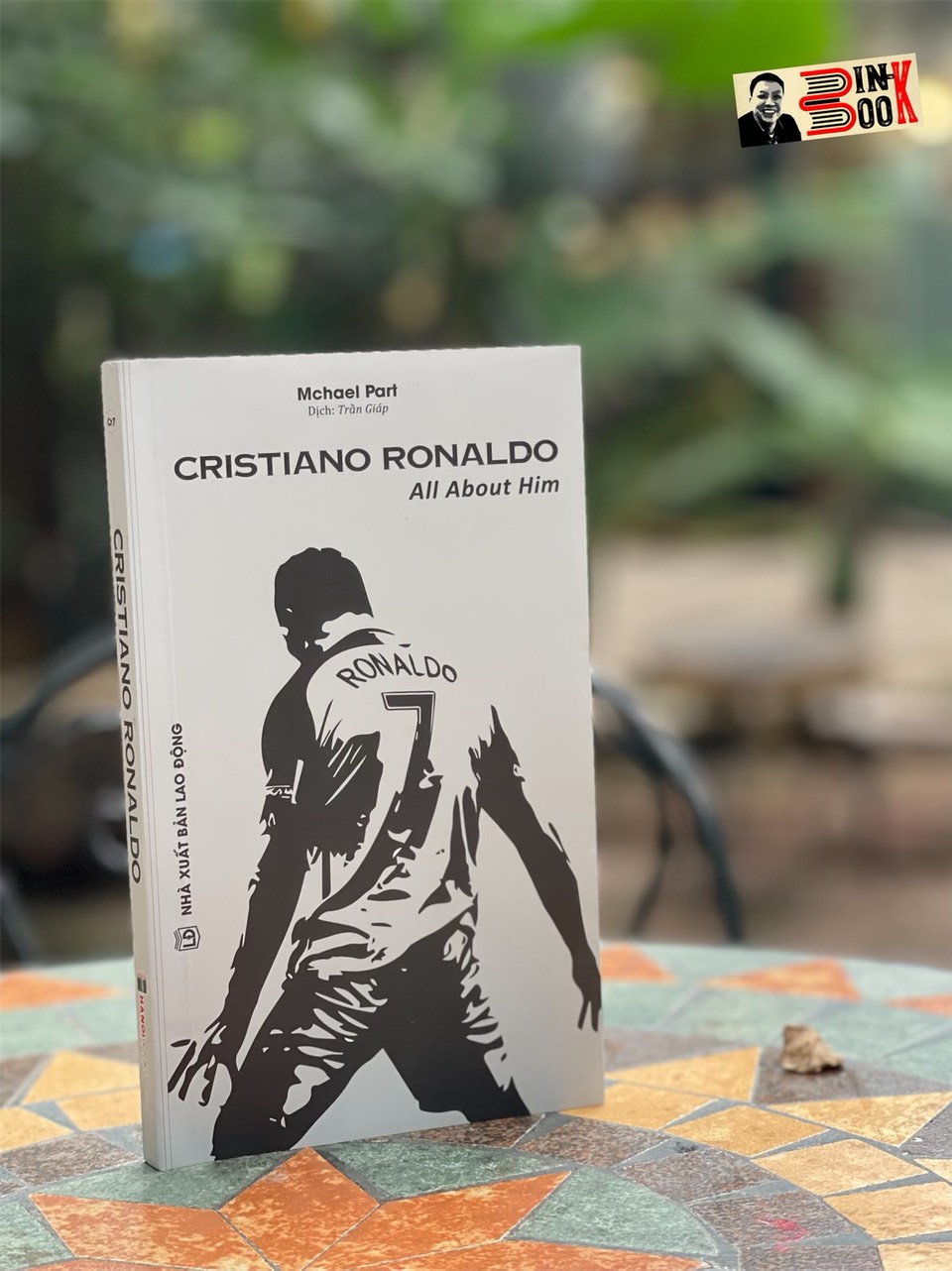 Cristiano Ronaldo All About Him Mchael Part Trần Giáp Dịch - Hanoibooks Nxb Lao Động