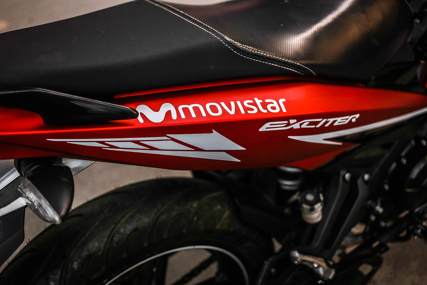 [Tem đẹp xịn] Tem trùm Exciter 150 Red White Movistar