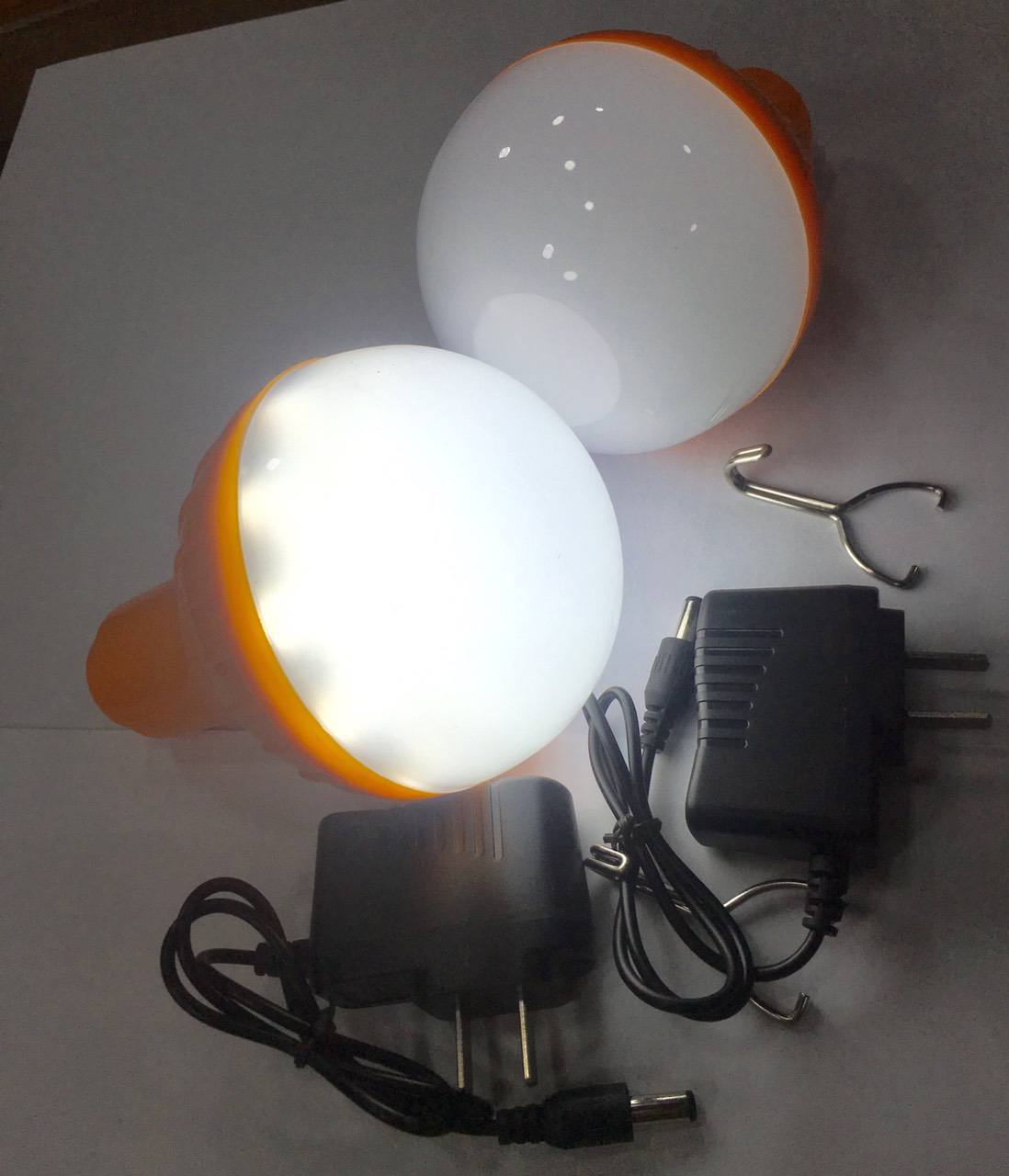 COMBO 3 BÓNG LED TÍCH ĐIỆN ĐĨA BAY 40W TIỆN LỢI,RẺ, KÈM DÂY SẠC VÀ MÓC TREO, SIÊU SÁNG, MẤT ĐIỆN HAY ĐI BÁN HÀNG RẤT TIỆN LỢI