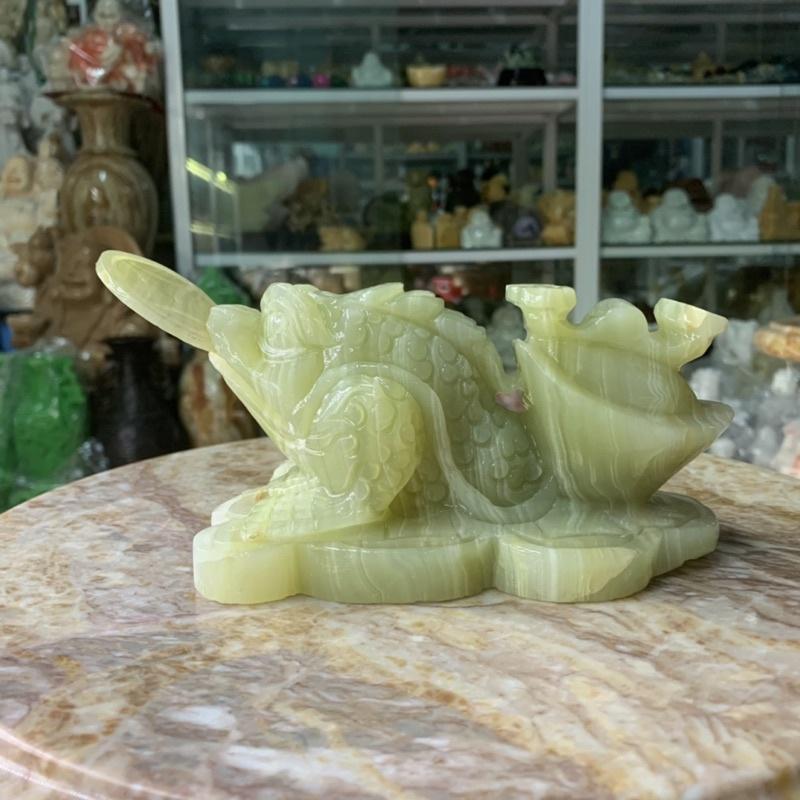 Cụ Thiềm Thừ, Cóc Ngậm Tiền, Cóc 3 Chân Cõng Thỏi Vàng Và Gậy Như Ý Đá Ngọc Onix - ngang 20cm