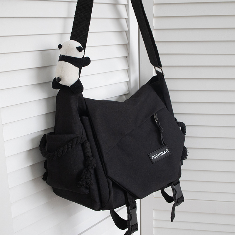 Túi đeo chéo nữ phong cách dễ thương – BEE GEE DCNU1085