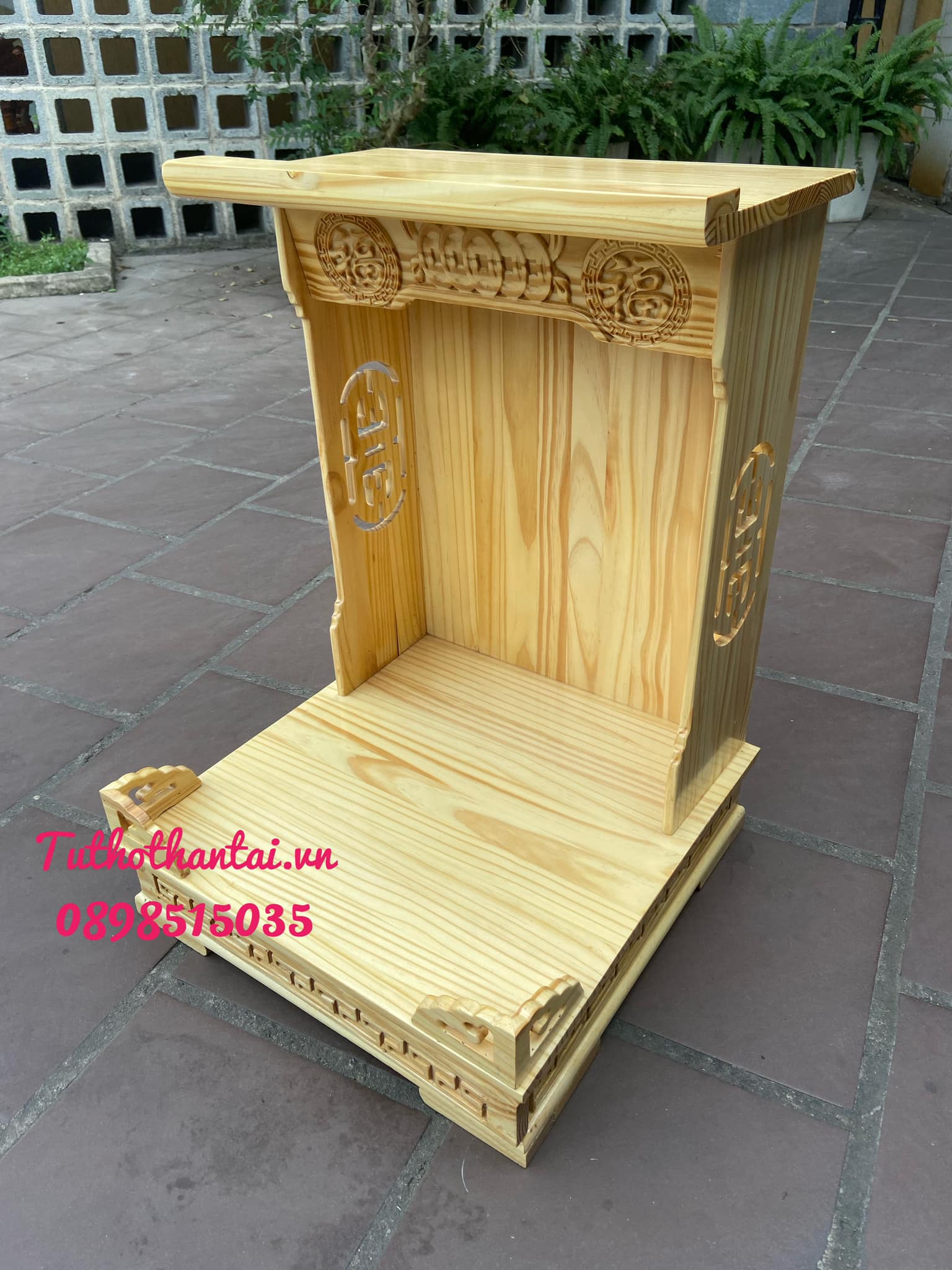Bàn thờ thần tài ông địa mẫu hiện đại