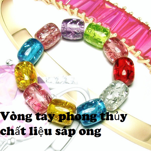 Vòng đeo tay phong thủy, chất liệu Sáp ong tổng hợp, hạt hình trụ, cỡ hạt 15li, kèm hộp đựng lót Nhung.