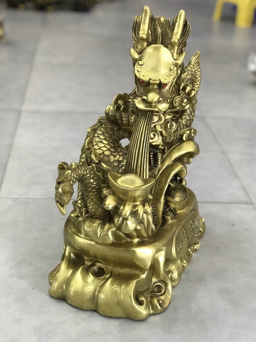 Rồng nhả thỏi vàng bằng đồng cao 42cm