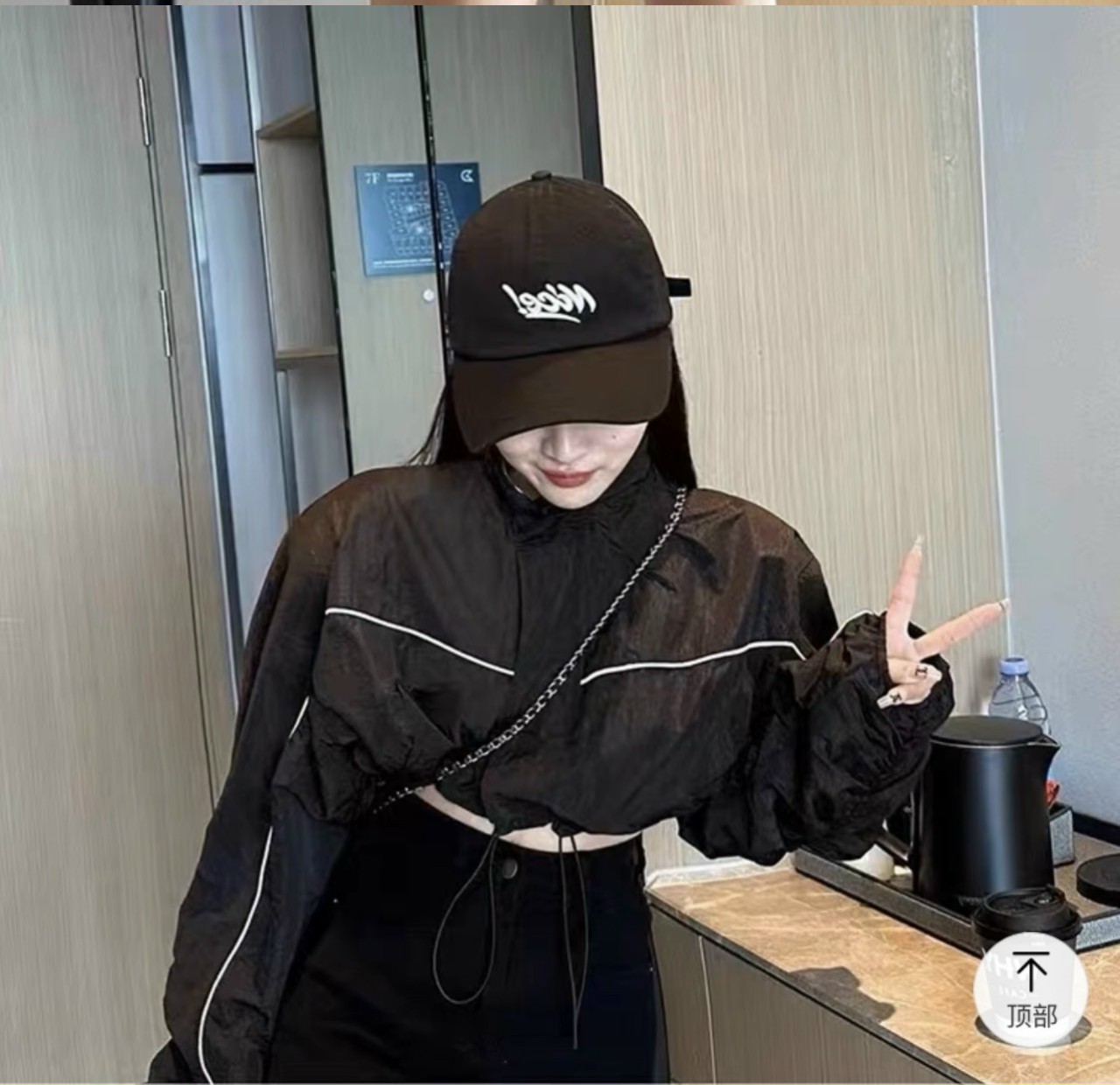 Áo khoác dù xịn 2 lớp phối viền nhỏ dáng lửng có dây rút lai, Áo Khoác Dù Croptop