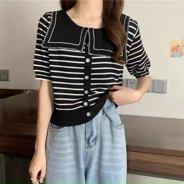 Áo len nữ Montoghi dệt kim CỔ LÁ SEN VUÔNG phối nút thanh lịch và nữ tính