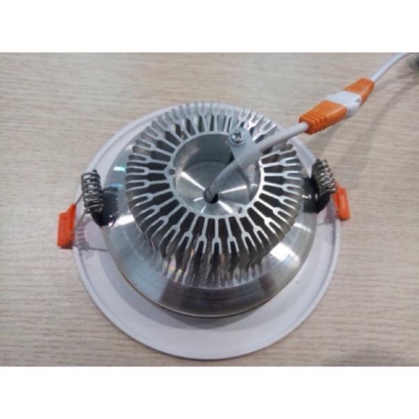 Đèn downight 7W - 9W tụ hợp 3 màu tích điện , đèn trần DT HQ