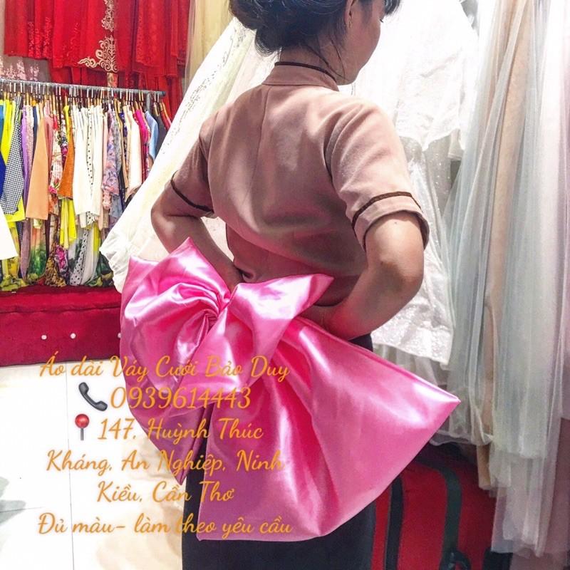Nơ khổng lồ, nơ cài váy