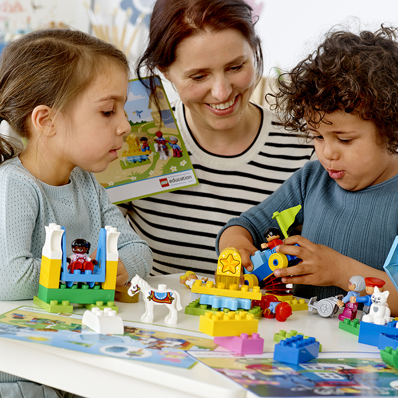 Bộ Lắp Ráp LEGO EDUCATION Công Viên Của Bé 45024 (295 Chi Tiết)