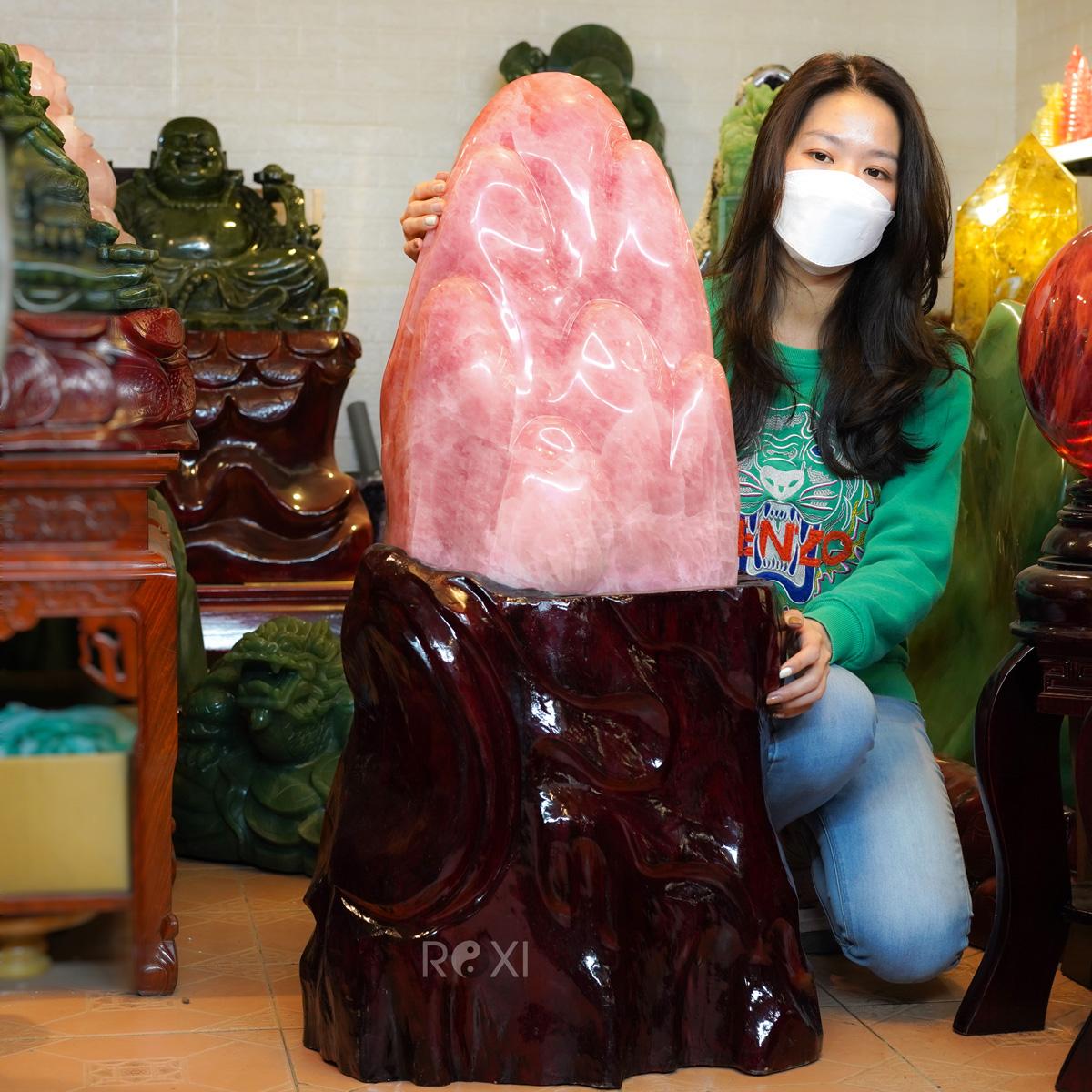 Đá Trấn Trạch Thạch Anh Hồng 72,4kg (nguyên đá) - cao 101cm