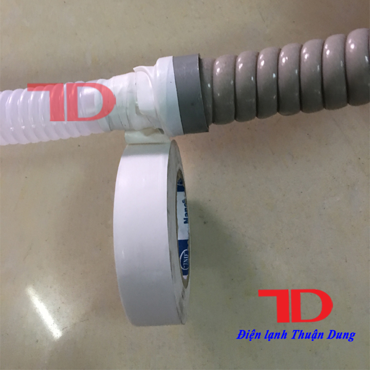 Ống thoát nước máy lạnh 120 cm zin có bảo ôn chống mồ hôi nhiễu nước