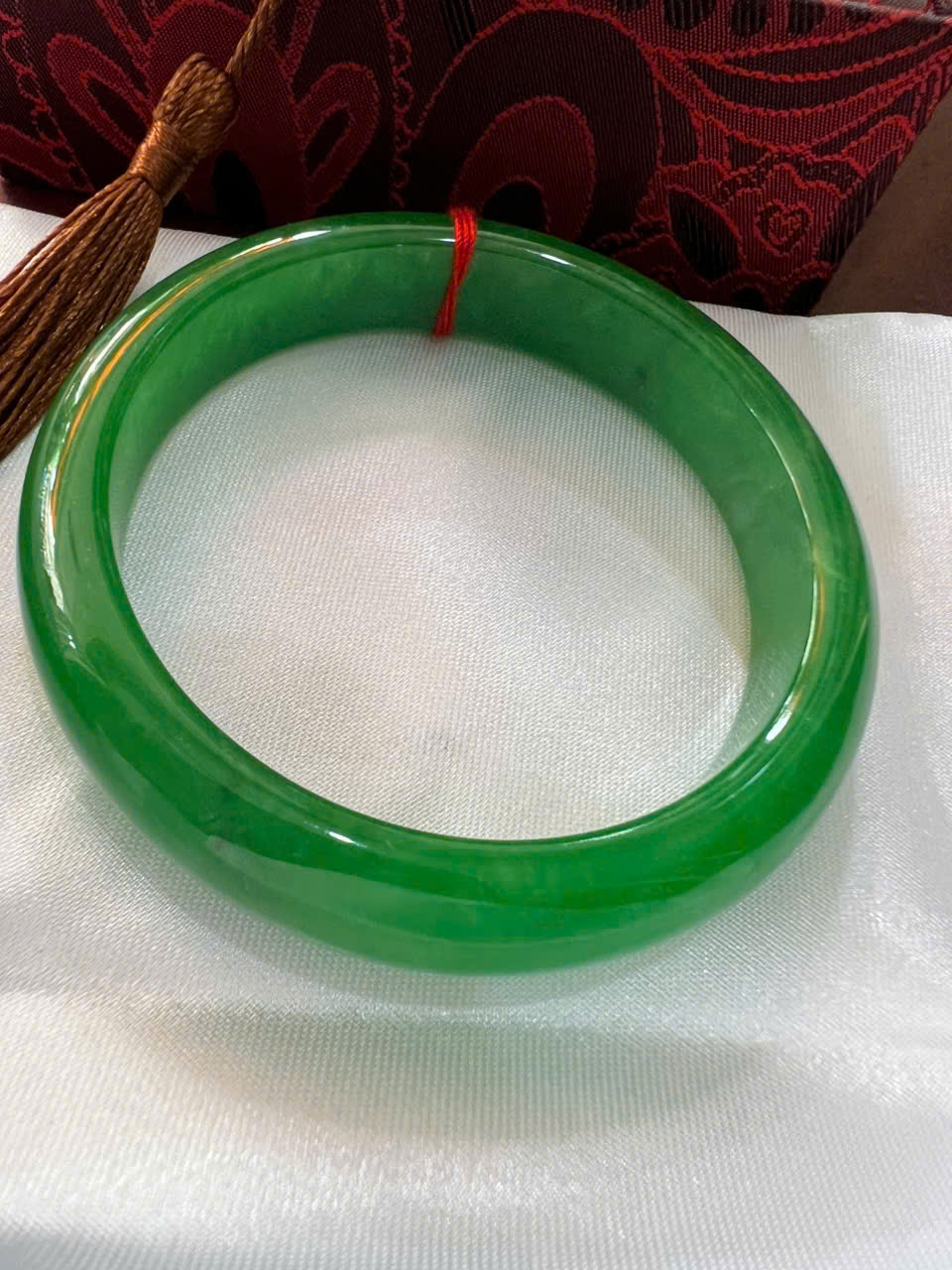 Vòng Tay Nữ Đá Cẩm Thạch Bản Hẹ ĐL Ni 55mm Cao 12mm Dầy 7mm Vòng màu Xanh lá tươi sáng bóng đẹp nữ 53kg - 58kg đeo xinh đẹp sang tay món quà tặng mẹ tặng nữ ý nghĩa ạ