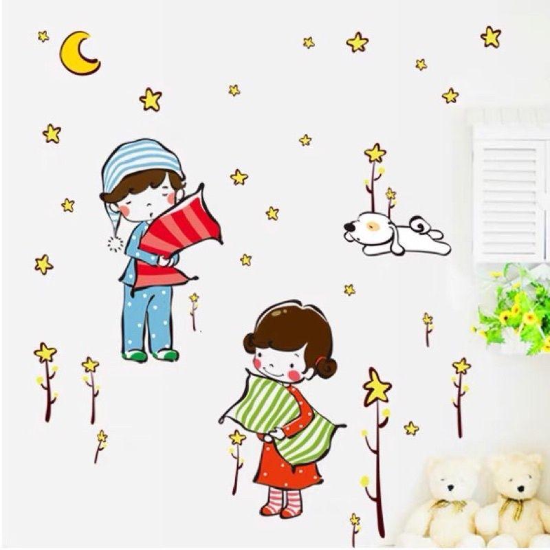Decal dán tường, tranh dán tường phòng ngủ bé ôm gối