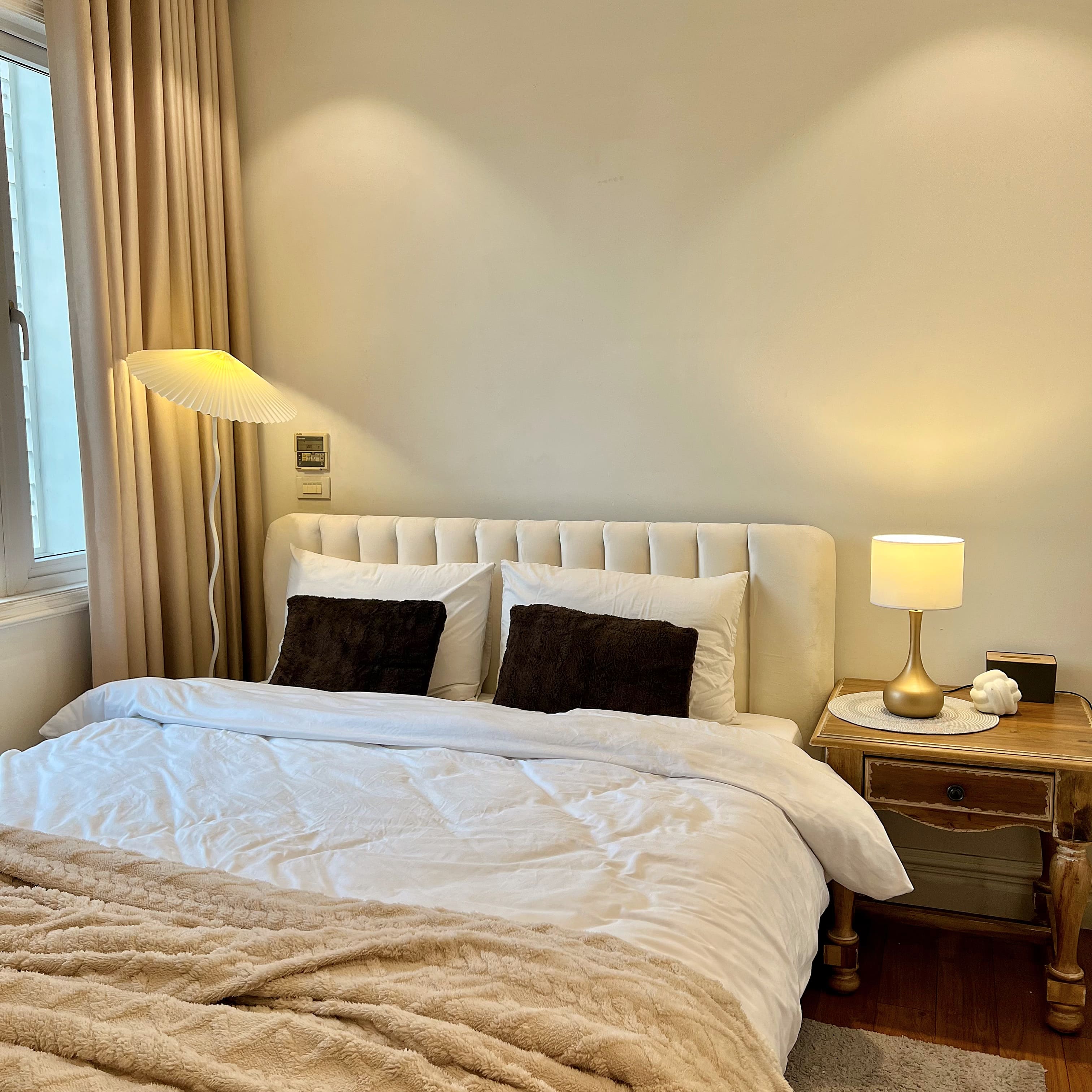 Đèn cây đứng decor đọc sách, đèn ngủ cho phòng ngủ, phòng khách kiểu sóng lượn Hàn Quốc màu trắng DC001T