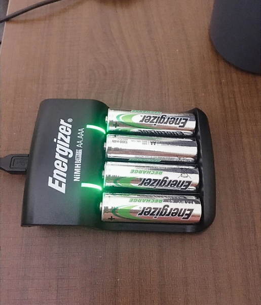Máy sạc Pin ENERGIZER CHVC4 - Hàng chính hãng