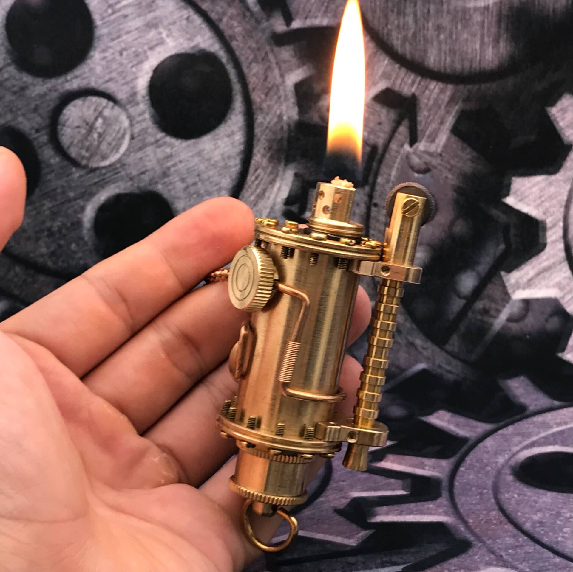 Vỏ Hột Quẹt Bật Lửa Xăng Đá Đồng Khối TC07 Thiết Kế Độc Lạ Màu Vàng - Dùng Xăng Bấc Đá Cao Cấp