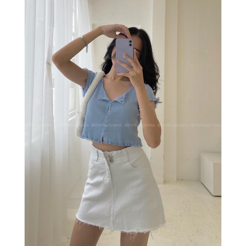 Áo Crop Top Nút Viền Ren