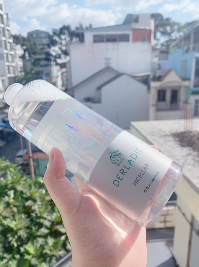 Tẩy Trang Derladie Cleansing Water Witch Hazel Làm Sạch Ngừa Mụn Trên Da 500ml