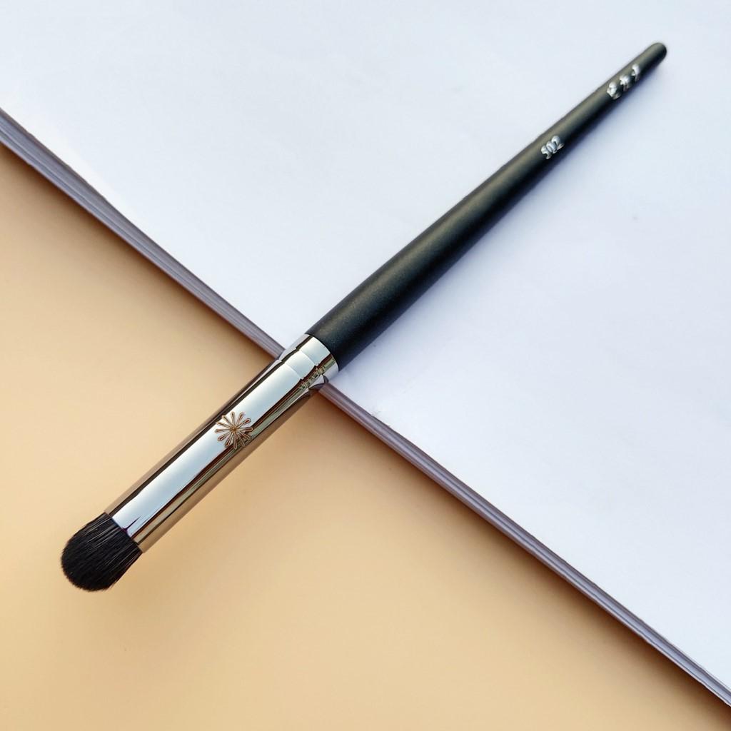 Cọ Nhấn Phấn Bầu Mắt - Nhấn Sáng Chân Mày Picasso 502