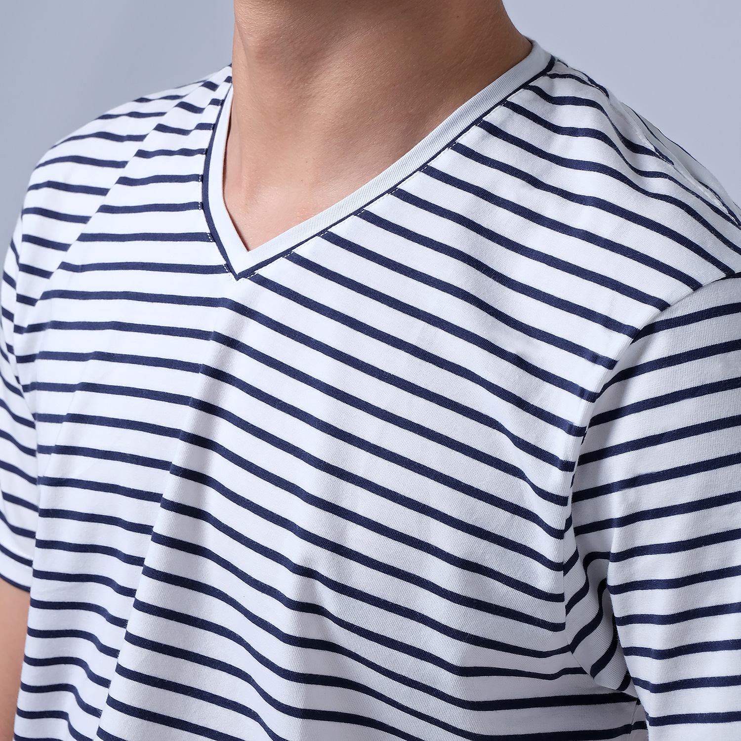 Áo thun nam phông trơn Casual 1st cổ tim tay ngắn cộc, vải 100% cotton cao cấp thoáng mát, thấm hút mồ hôi, form áo trẻ trung thích hợp đi làm, đi chơi, dạo phố, du lịch, Made in Vietnam