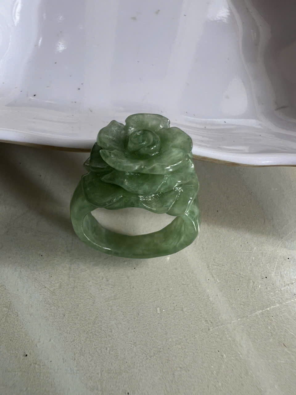 Nhẫn Nữ mới chạm Bông Hồng Nổi Đá Cẩm Thạch Tự Nhiên màu Xanh Rêu đẹp Ni 18mm đeo tay xinh ạ