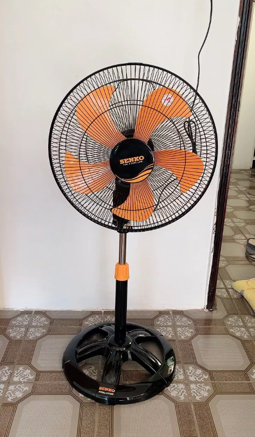 Quạt đứng lỡ Senko LTS1632 Lồng mạ crom ( Màu ngẫu nhiên) - Hàng chính hãng