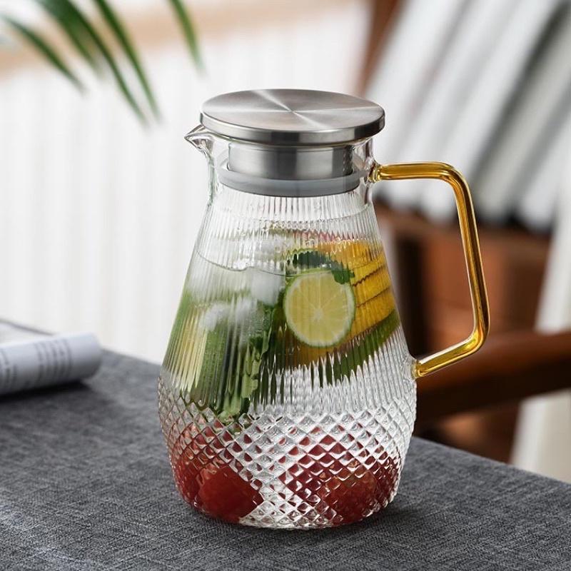 Bình đựng nước Vân Sọc Kim Cương 1.5L, Bình nước thủy tinhcao cấp borosilicate chịu nhiệt, cốc uống kim cương quai vàng