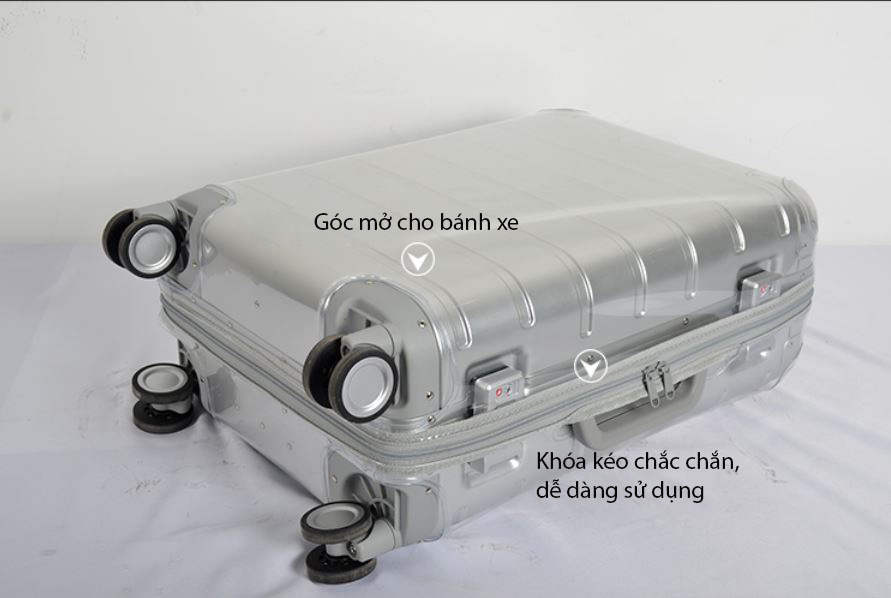 Túi bảo vệ vali chống nước trong suốt.