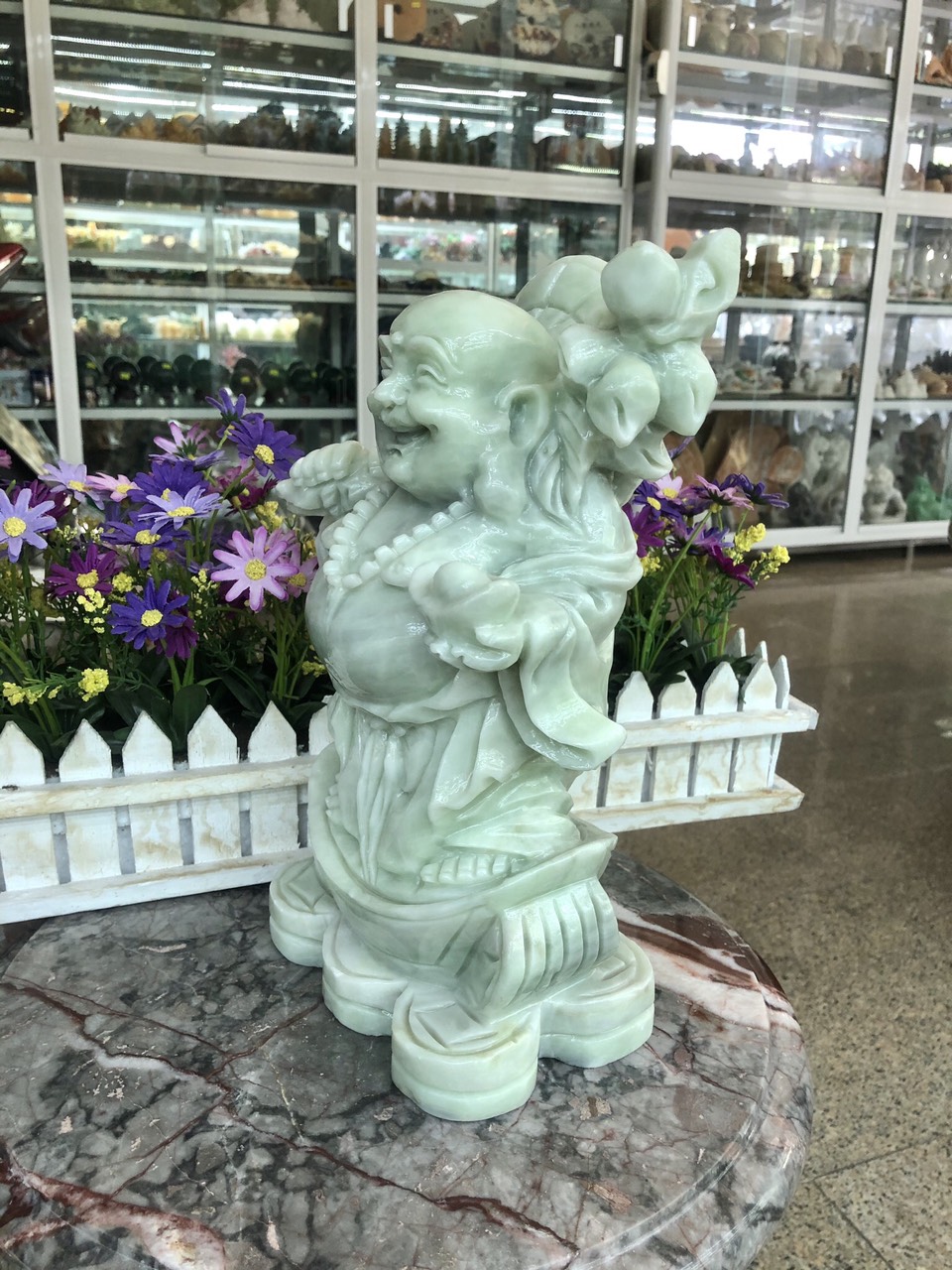 Tượng Phật Di Lặc đứng gánh đào lượng phong thủy đá cẩm thạch trắng xanh - Cao 30 cm