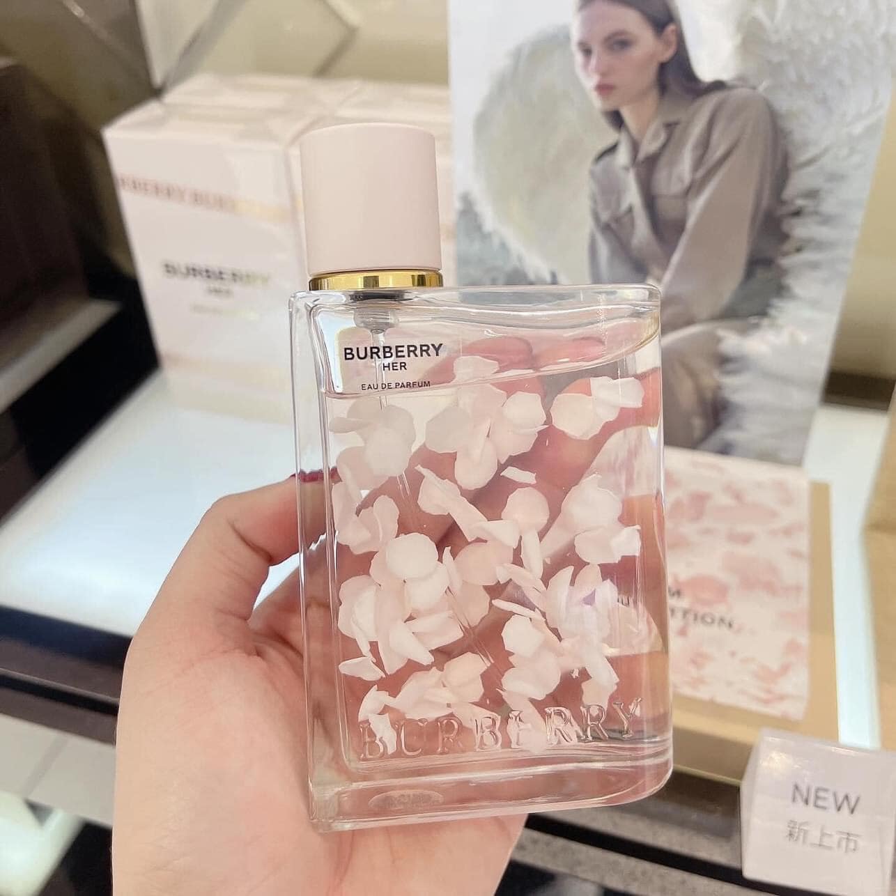 Nước Hoa Nữ Burberry Her Petals Limited Edition 88ml