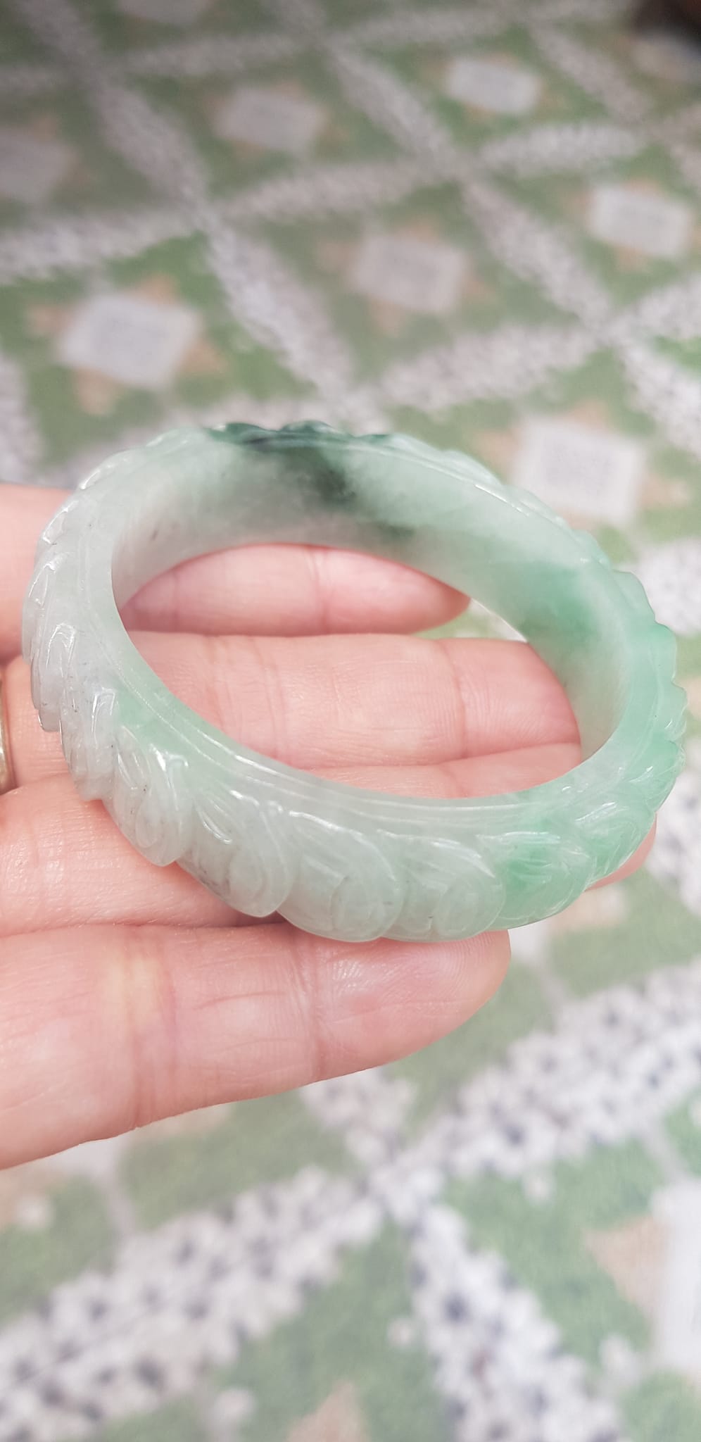 Vòng tay đá ngọc Cẩm Thạch dãy Đồng Tiền Tự nhiên Size 48mm x cao 13mm x dầy 7mm Màu trắng bóng ngọc ngà điểm xanh nhẹ đẹp may mắn tài lộc Nữ mệnh kim mệnh thủy tay nhỏ 35kg - 48kg đeo ạ