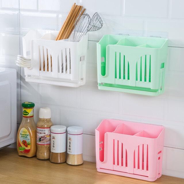 Hộp đựng đũa muỗng có lỗ thoát nước dán tường