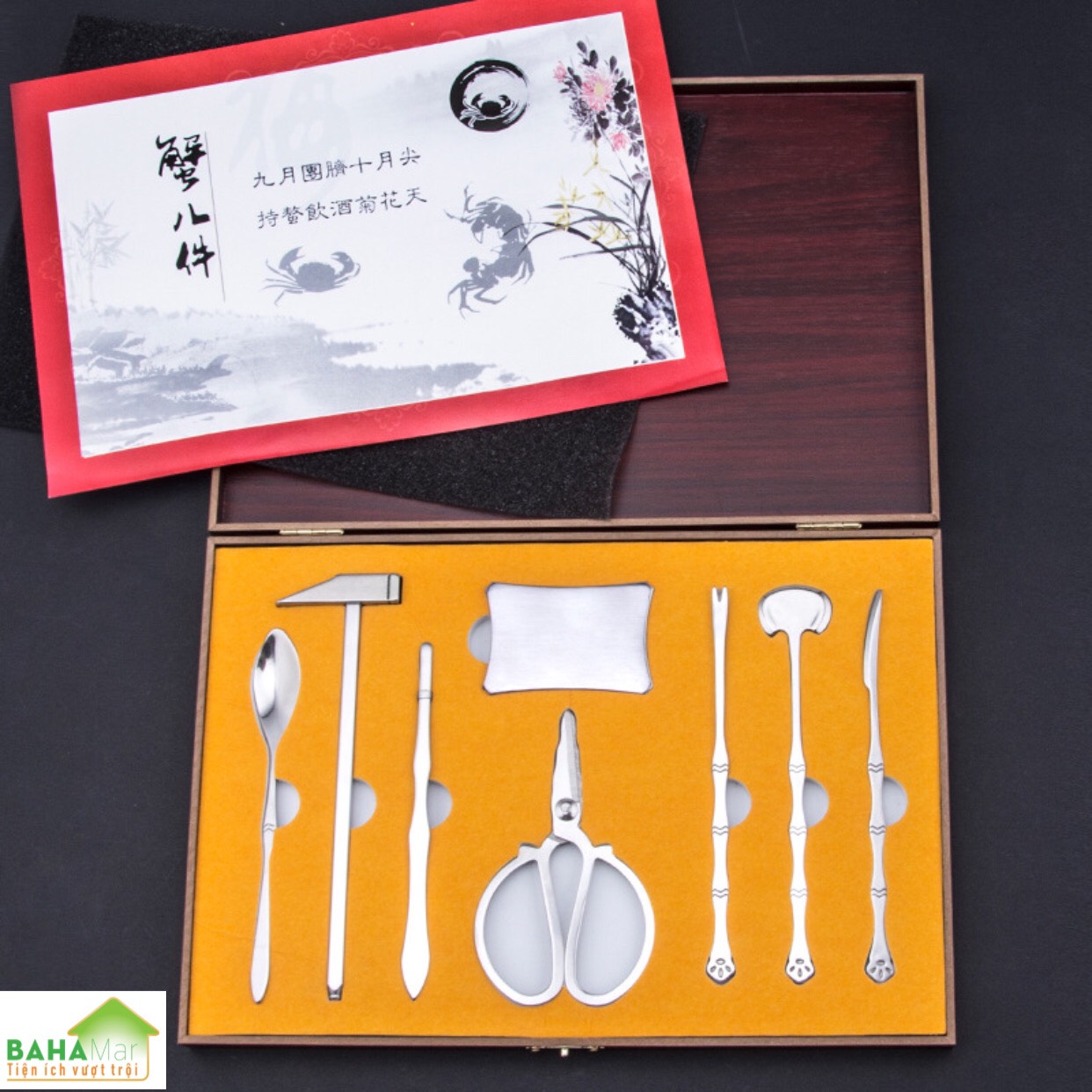 BỘ DỤNG CỤ ĂN CUA GHẸ - HẢI SẢN INOX TIỆN ÍCH CAO CẤP CÓ HỘP GỖ "BAHAMAR" thích hợp cho bất kỳ loại hải sản như tôm hùm, sò, ốc, cua và cũng có thể sử dụng khi ăn quả óc chó, hạnh nhân…