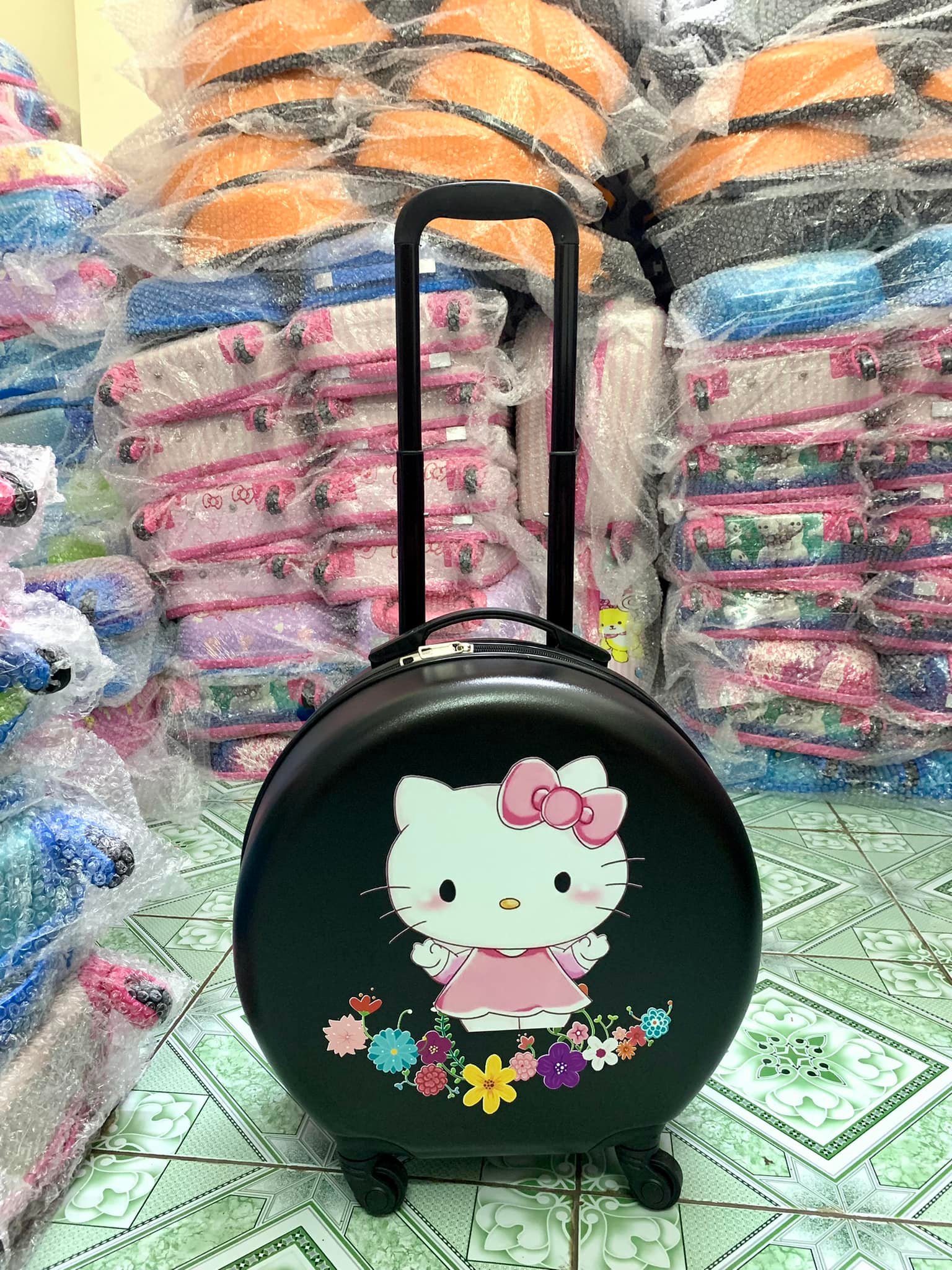 Vali kéo dáng tròn cho bé yêu
