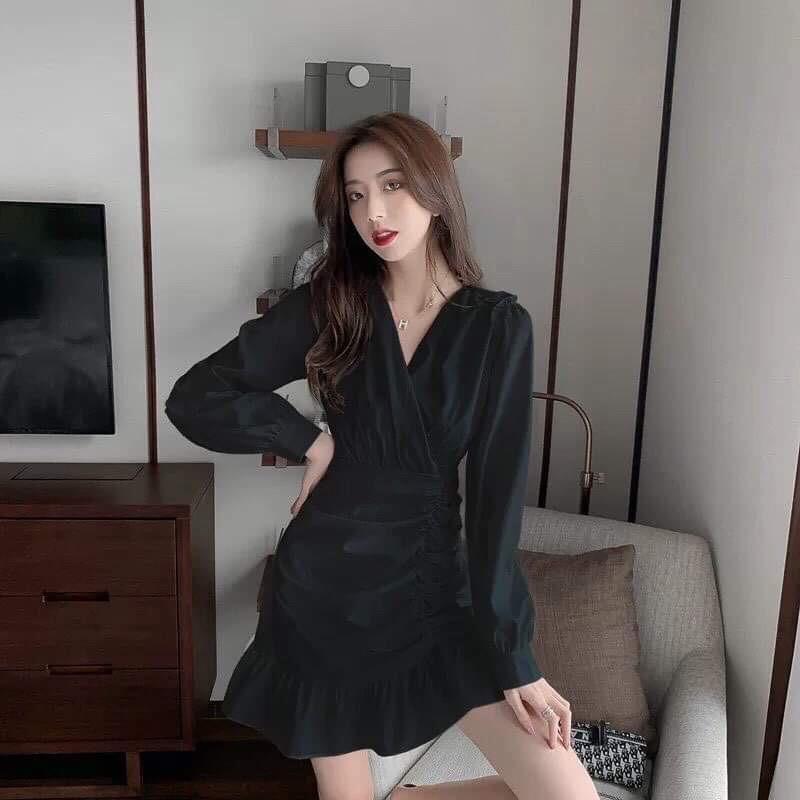 Đầm nữ dự tiệc với thiết kế cổ V và chiết phần eo giúp tôn dáng và che mỡ bụng hiệu quả