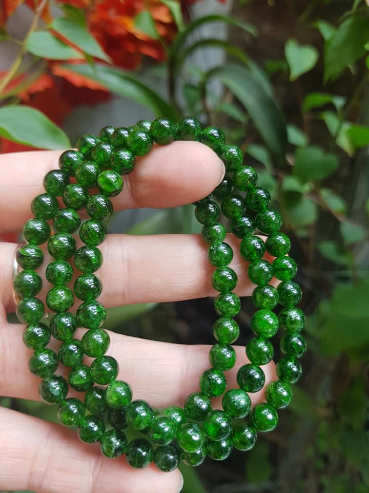 VÒNG DIOPSIDE CAO CẤP XANH NGỌC A VIP  SIZE 6MM ĐEO TAY KIỂU QUẤN 3 VÒNG ĐẸP SANG  NỮ MỆNH MỘC HỎA 100% ĐÁ THIÊN NHIÊN Ạ