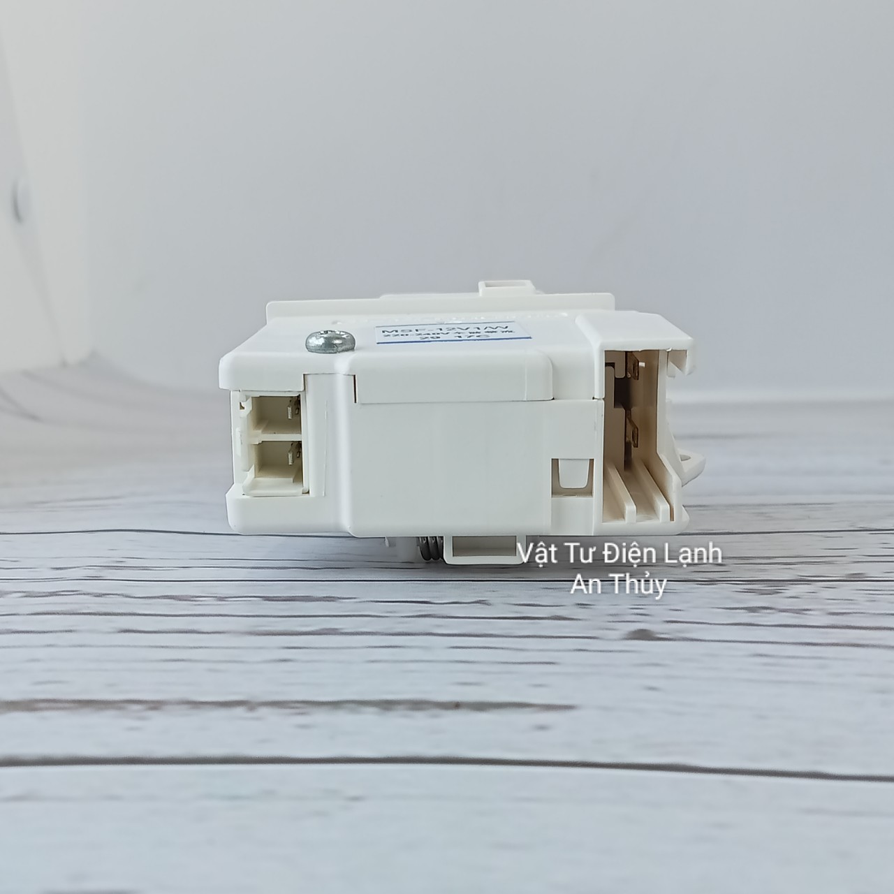 Công Tắc Khóa Cửa Máy Giặt PANASONIC Cửa Ngang Màu Trắng