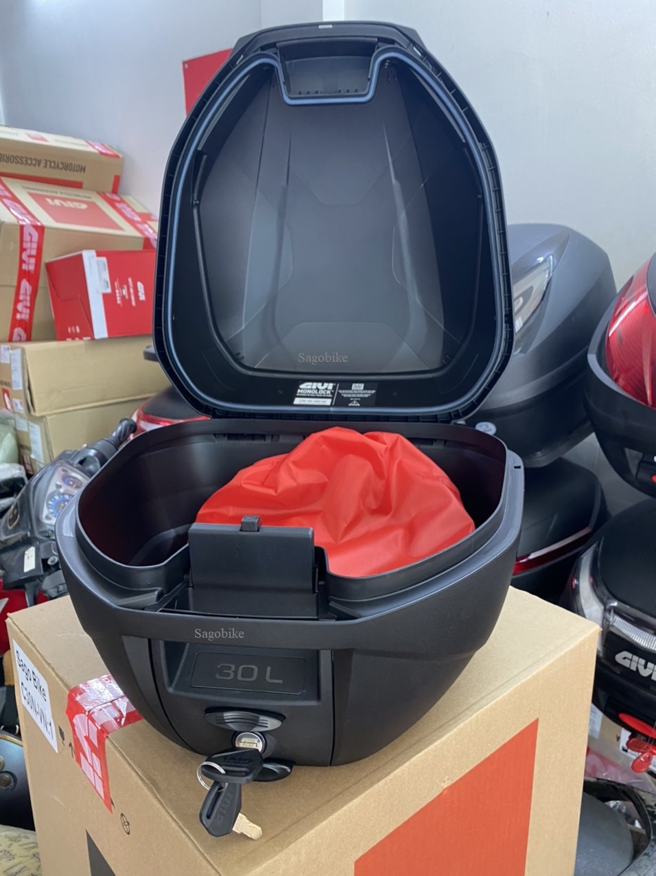 Thùng Givi C30N, kèm đế, ốc gắn, thùng gắn sau xe máy 30 lit