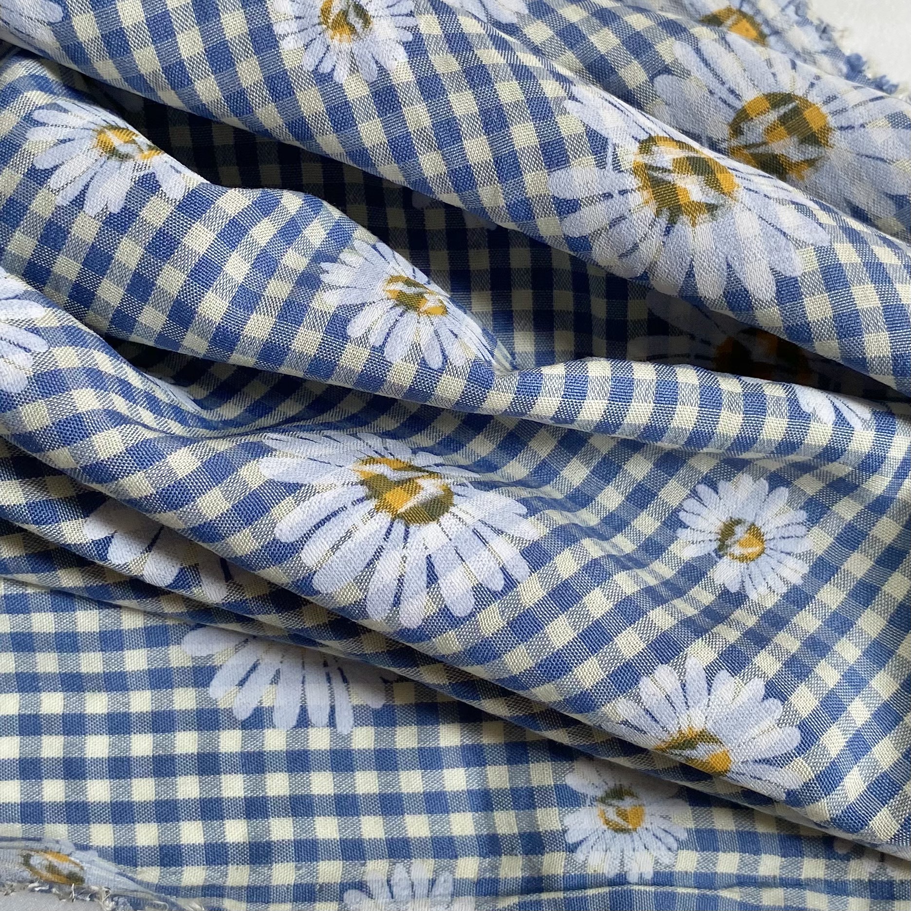 Vải Thô Cotton Pha Xanh Dương Nhỏ Hoa Cúc Sơn Khổ 1m46 - Không Co Giãn - May Đầm, Áo Kiểu, Đồ Bộ, Đồ Trẻ Em