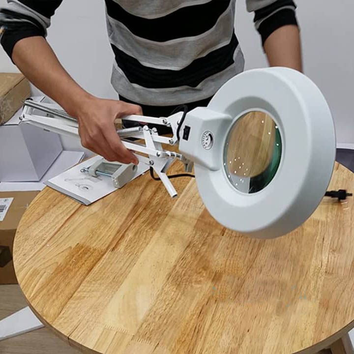Kính lúp kẹp bàn có đèn LT-86A 10x