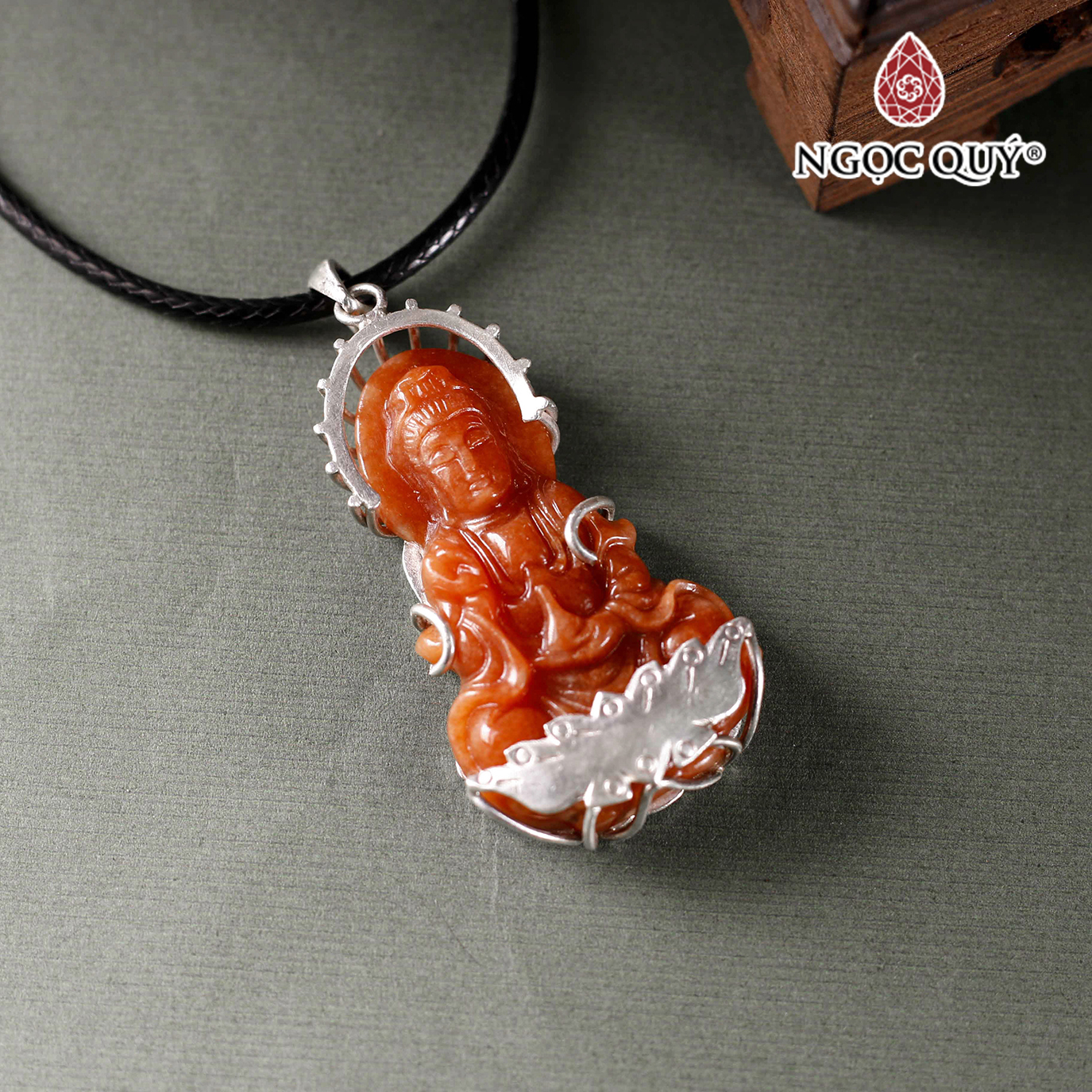 Dây chuyền phật bà cẩm thạch huyết bọc bạc 40x23mm mệnh hỏa, thổ - Ngọc Qúy Gemstones