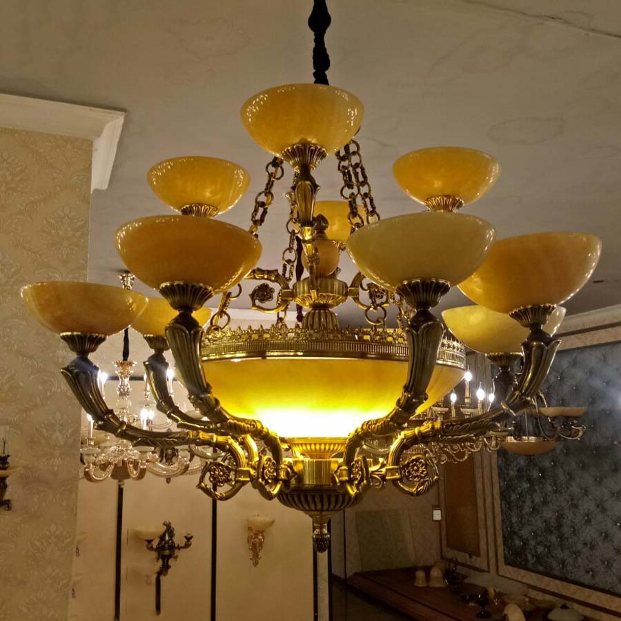 Đèn chùm đồng nguyên chất chao đá vàng dẫn sáng bền bỉ với thời gian 1203, đèn chùm tân cổ điển kiểu dáng sang trọng tinh tế, hoa văn họa tiết  tinh xảo tạo điểm nhấn đắt giá cho mọi không gian nội thất