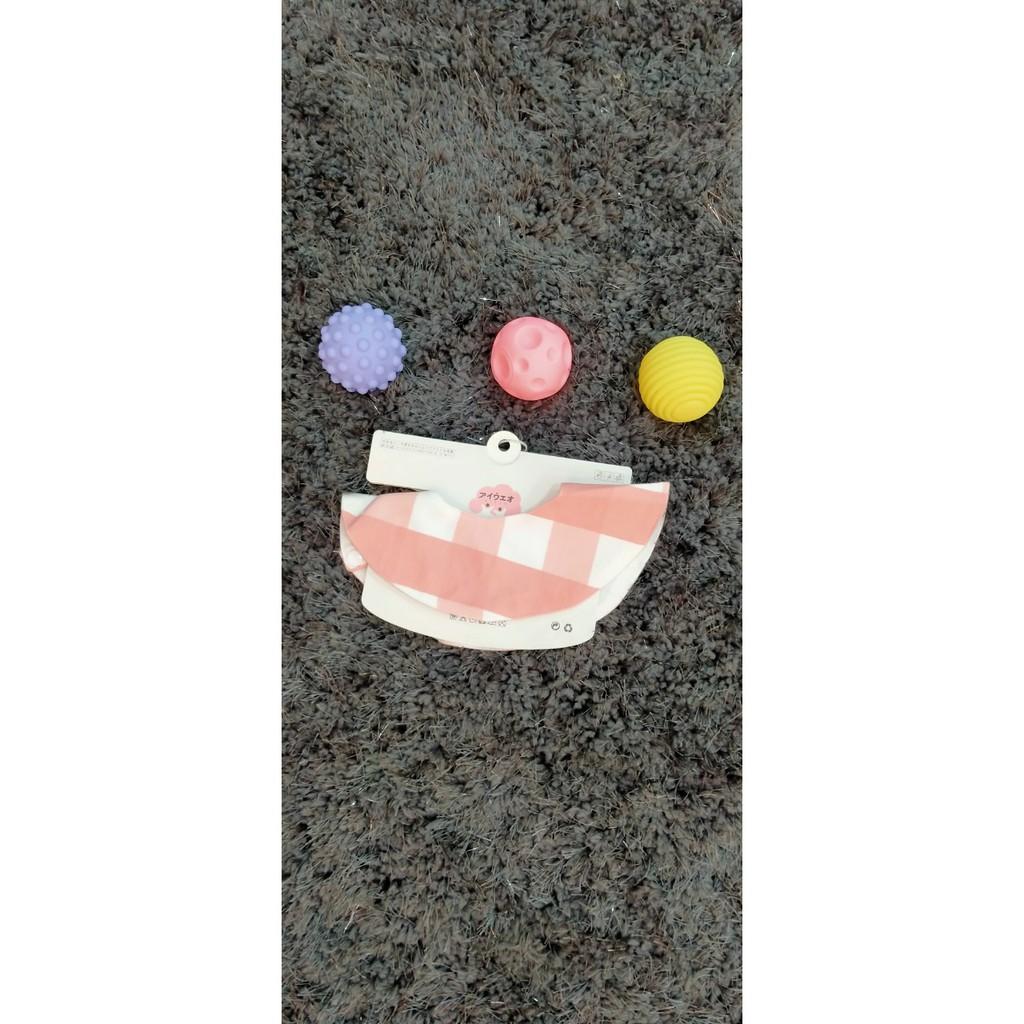 Yếm ăn donut caro động vật thêu bông 3D , chất liệu cotton 100% , thương hiệu Aiueo Nhật Bản