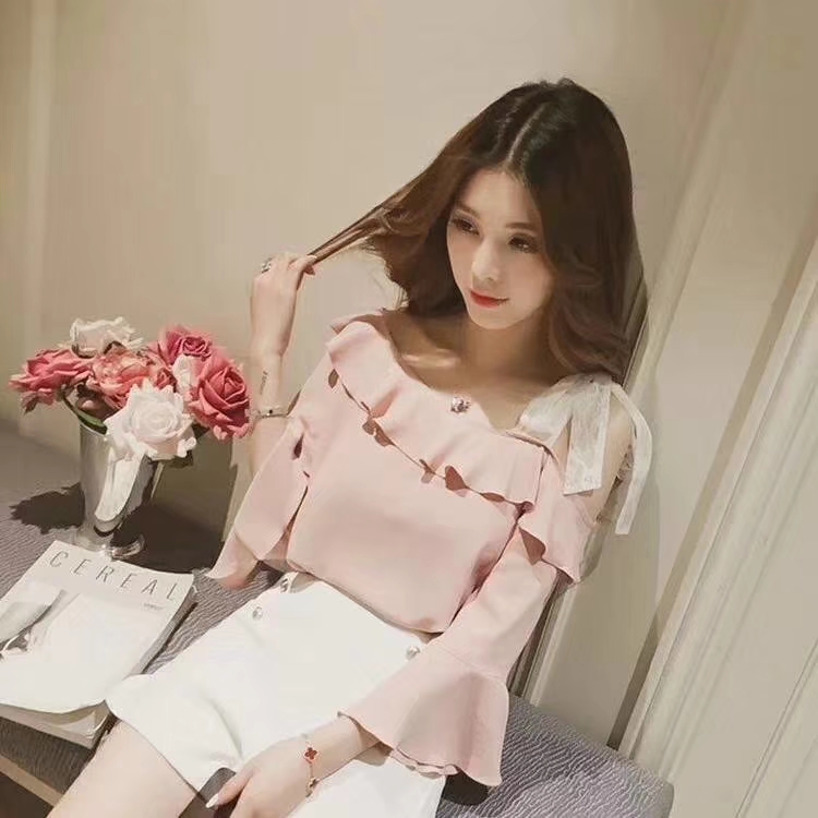 Áo lệch vai bèo tay chuông Mã: AK2260 - HỒNG