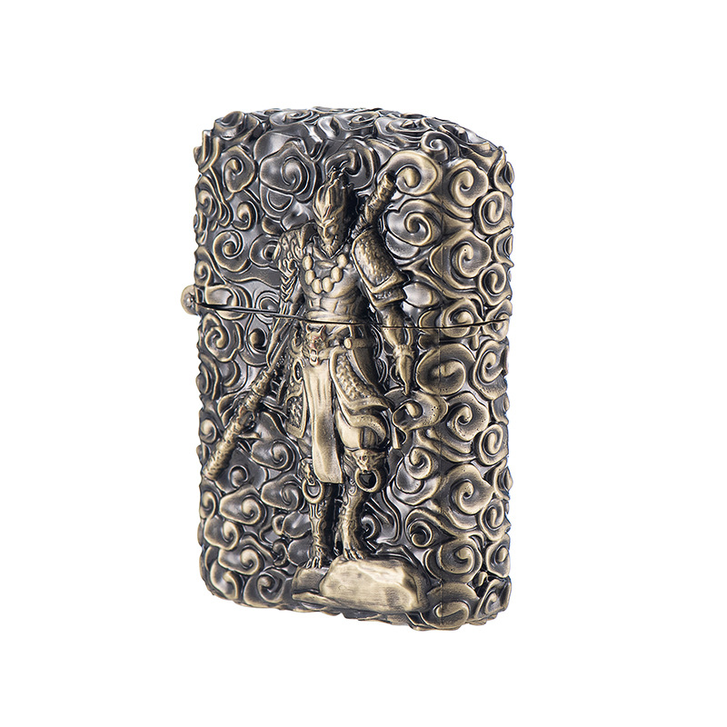 Hột Quẹt Bật Lửa Gas Đá YF832 Đắp Nổi Họa Tiết Tôn Ngộ Không Cưỡi Mây - Giao Màu Ngẫu Nhiên