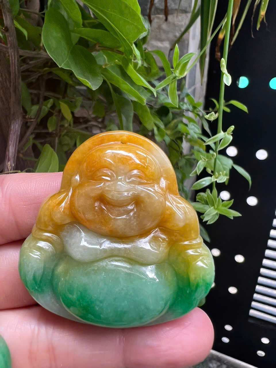 Mặt dây chuyền Phật Di Lặc Cẩm Thạch Vàng Xanh tự nhiên mới đẹp Kt Cao 49mm Ngang 49mm Dầy 12mm Nam Nữ về bọc vàng lên đeo tốt đẹp ạ