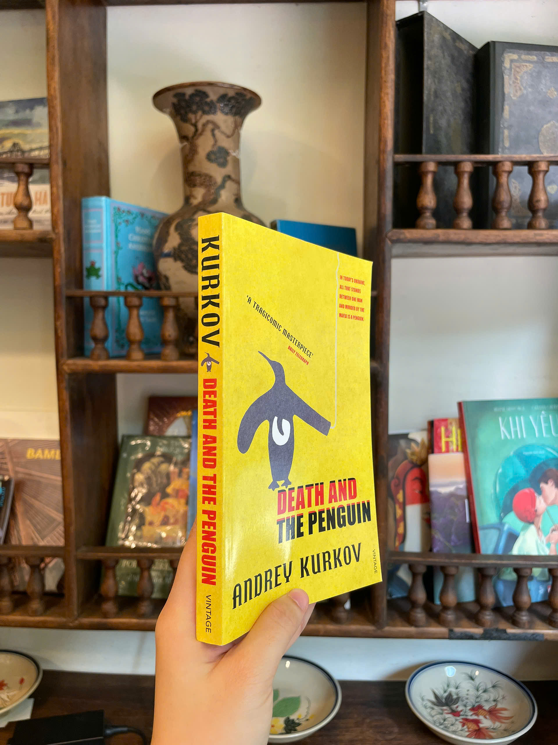 Sách - Death and the Penguin by Andrey Kurkov/ Tiểu thuyết tiếng Anh/ Fiction/ English