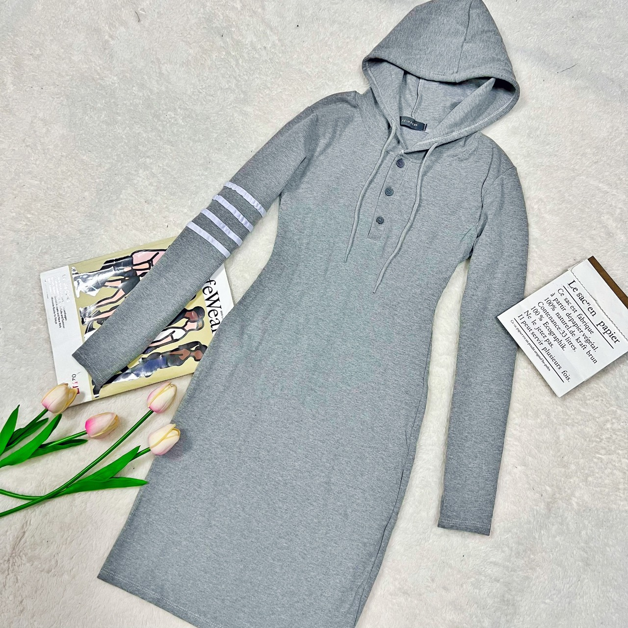 Đầm body tay dài hoạ tiết kẻ sọc phối nón thời trang thanh lịch