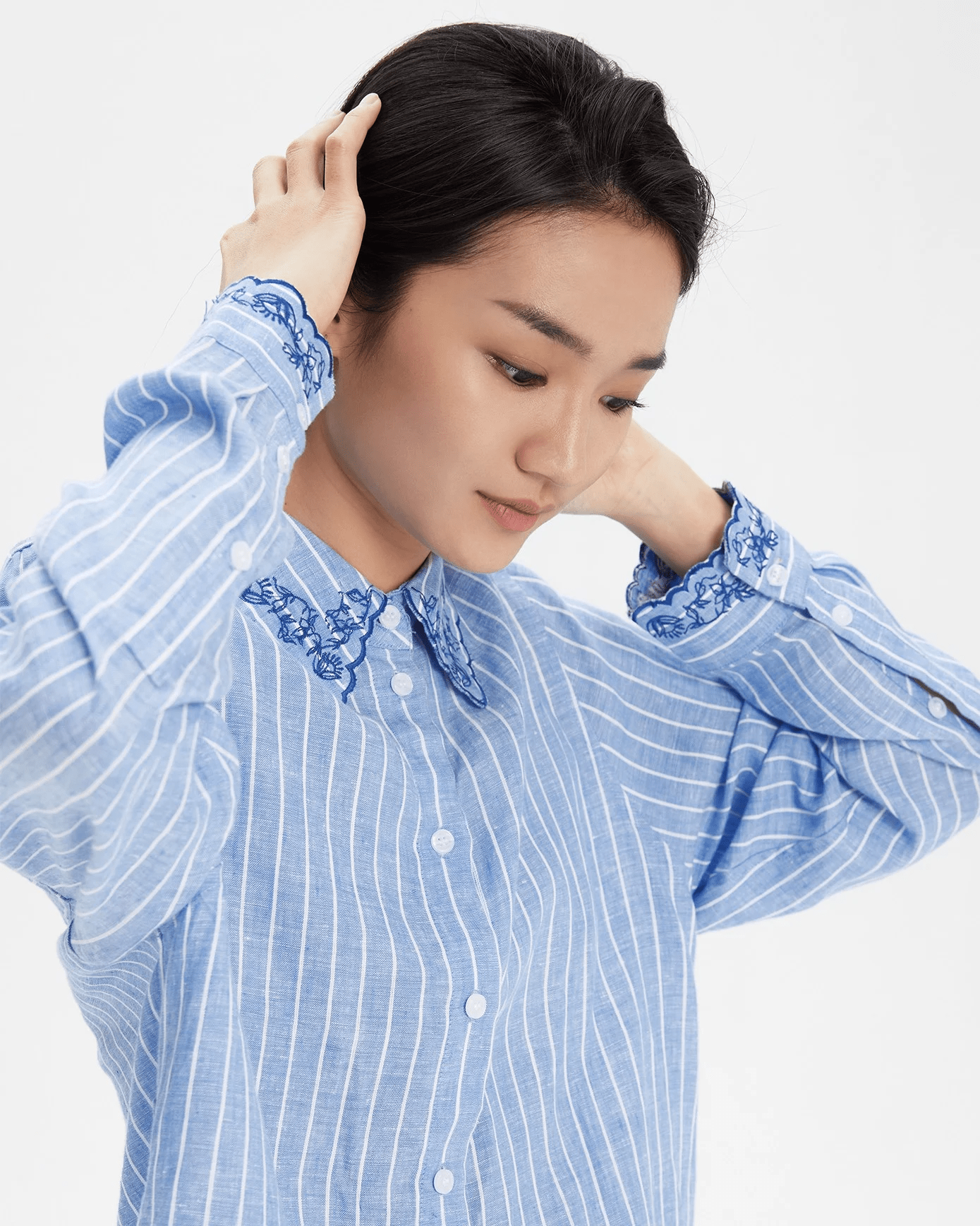 TheBlueTshirt - Áo Sơ Mi Phom Rộng Nữ Vải Lanh Cổ Áo Thêu Hoạ Tiết - Oversized Embroidered Linen Shirt - Floral Liana