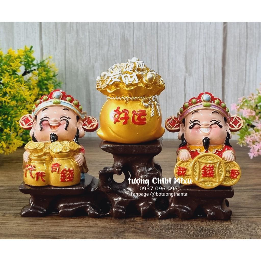 Bộ tượng Thần Tài chibi – Hợp tác giữa các nghệ nhân tài ba đã tạo ra bộ tượng Thần Tài chibi tuyệt đẹp này. Với những hình ảnh đáng yêu và sự may mắn tài lộc được truyền tải, bộ tượng sẽ là món quà ý nghĩa cho bạn và người thân. Với thiết kế độc đáo và chất liệu cao cấp, bộ tượng sẽ thêm sức sống cho không gian của bạn.